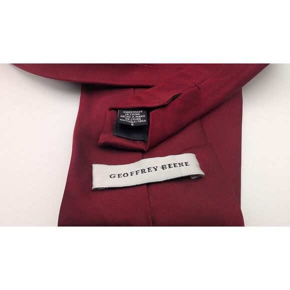 Geoffrey Beene Men’s 100% Silk Tie Solid Burgundy Red Handmade 3.25” Classic - Picture 3 of 3